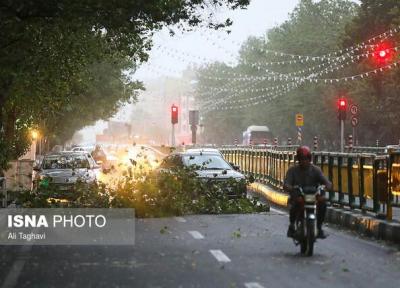 وقوع 20 حادثه مرتبط با طوفان در تهران