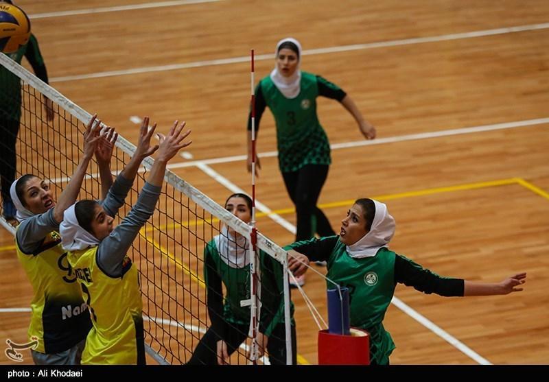 لیگ برتر والیبال بانوان، پیروزی ذوب آهن مقابل تیمِ سرمربی تیم ملی