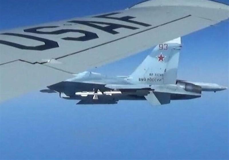 مقابله جنگنده روسیه با یک هواپیمای شناسایی آمریکا