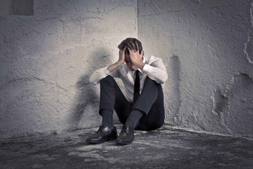 چطور غم و اندوه را شکست بدهیم؛ 8 روش برای مدیریت غم و اندوه و رهایی از آن