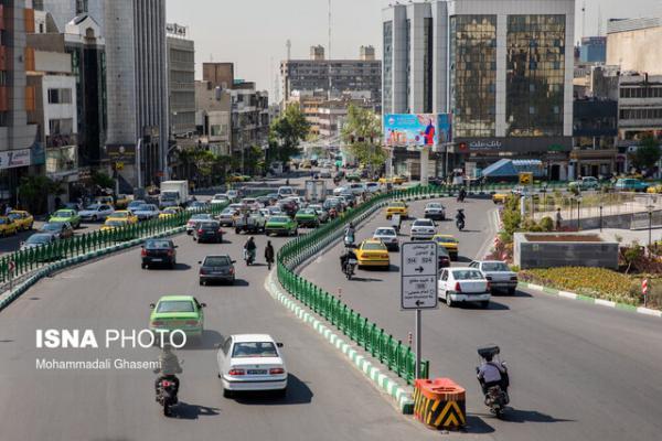 ترافیک روان در بیشتر معابر تهران، اختلال در محدوده ای از همت به علت تصادف با عابر