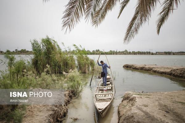 رفتن معلم به مدرسه با قایق در خوزستان