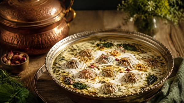 طرز تهیه آش ماست بدون حبوبات؛ یک وعده سبک و مجلسی